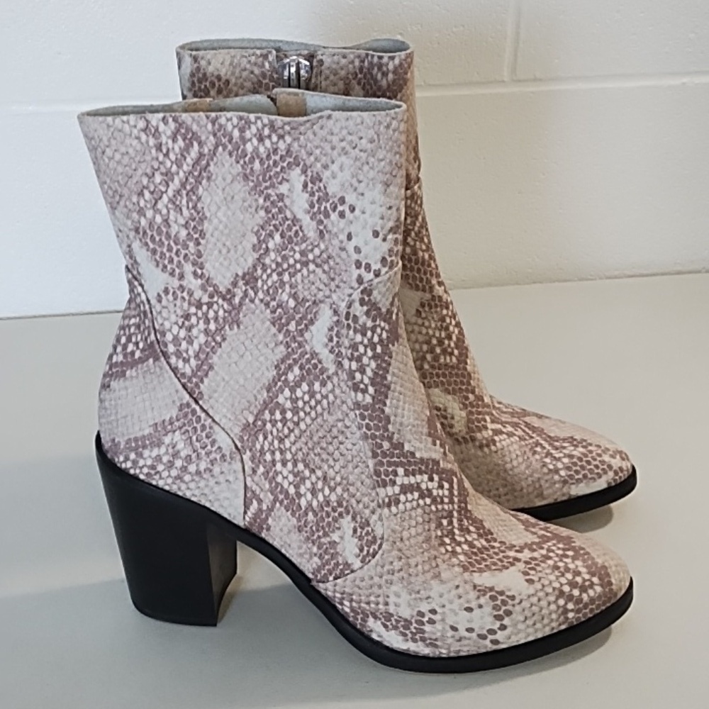 Dolce Vita Snake Embossed Genuine Leather Silver Inner Zipper Samie Boot 8.5